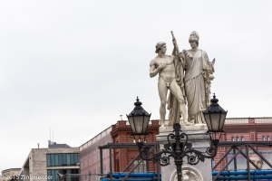 Statue auf der Schlossbrücke